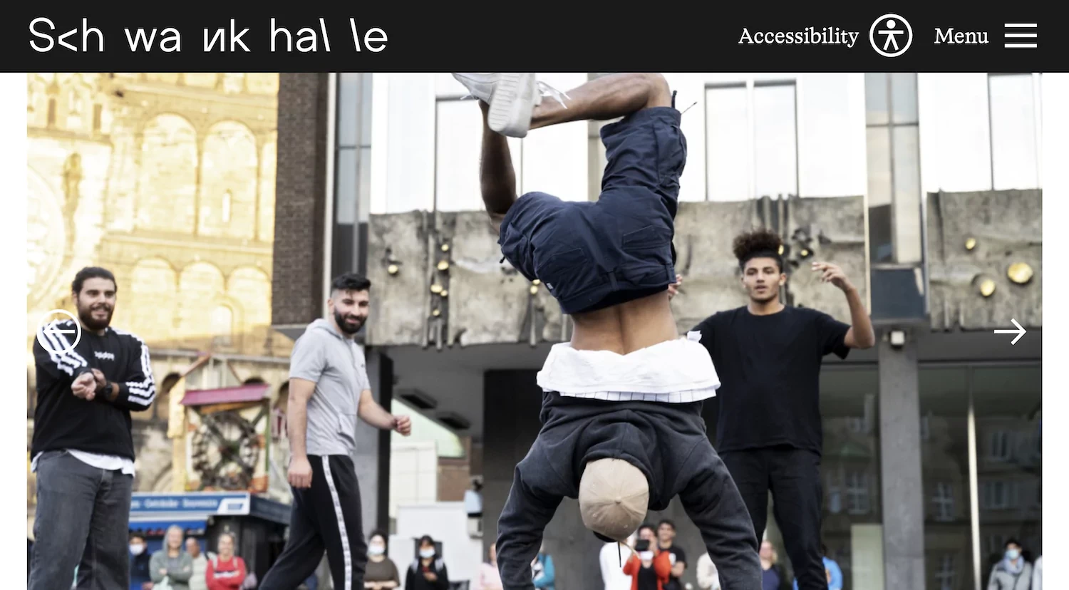 The white left arrow icon is focused but invisible on the image in slider because it doesn't have enough colour contrast.